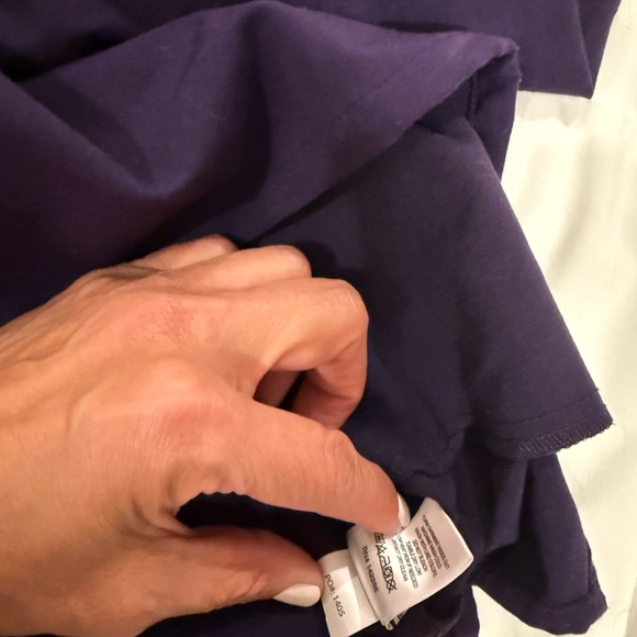 Figs V-Neck Set - Picture 7 of 9